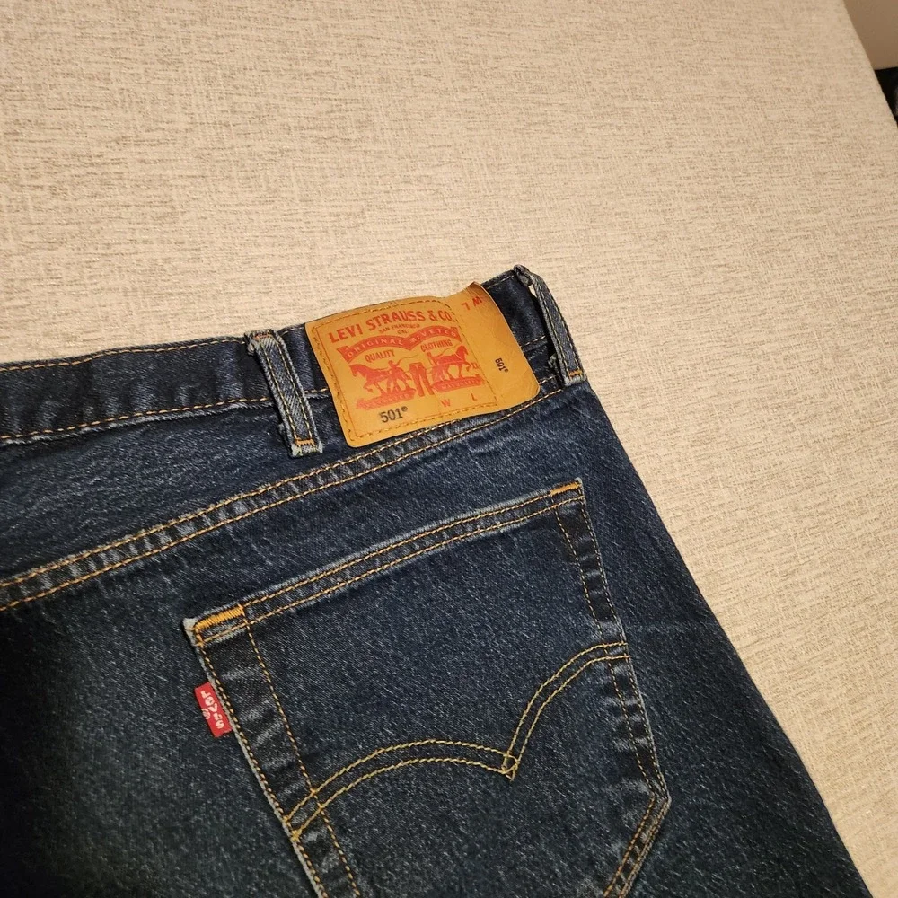 Levis slip into